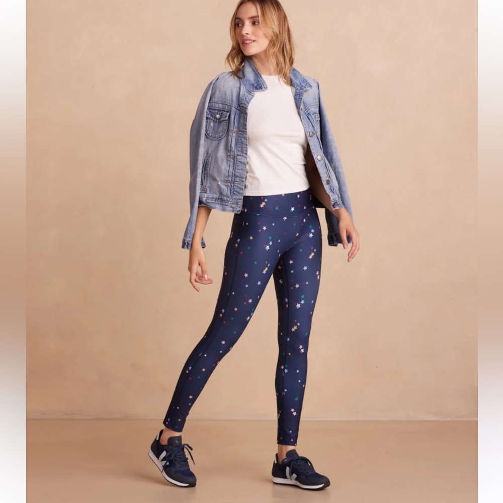 The Do-It-All High Rise 7/ 8 Leggings in small scatter stars deep sea